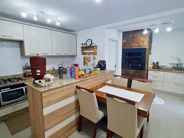 Casa 3 quartos e 3 banheiros, à venda, no bairro Areal em Pelotas