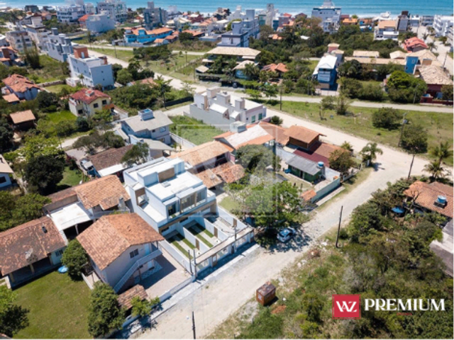Casa 2 quartos e 3 banheiros, à venda, no bairro Mariscal em Bombinhas