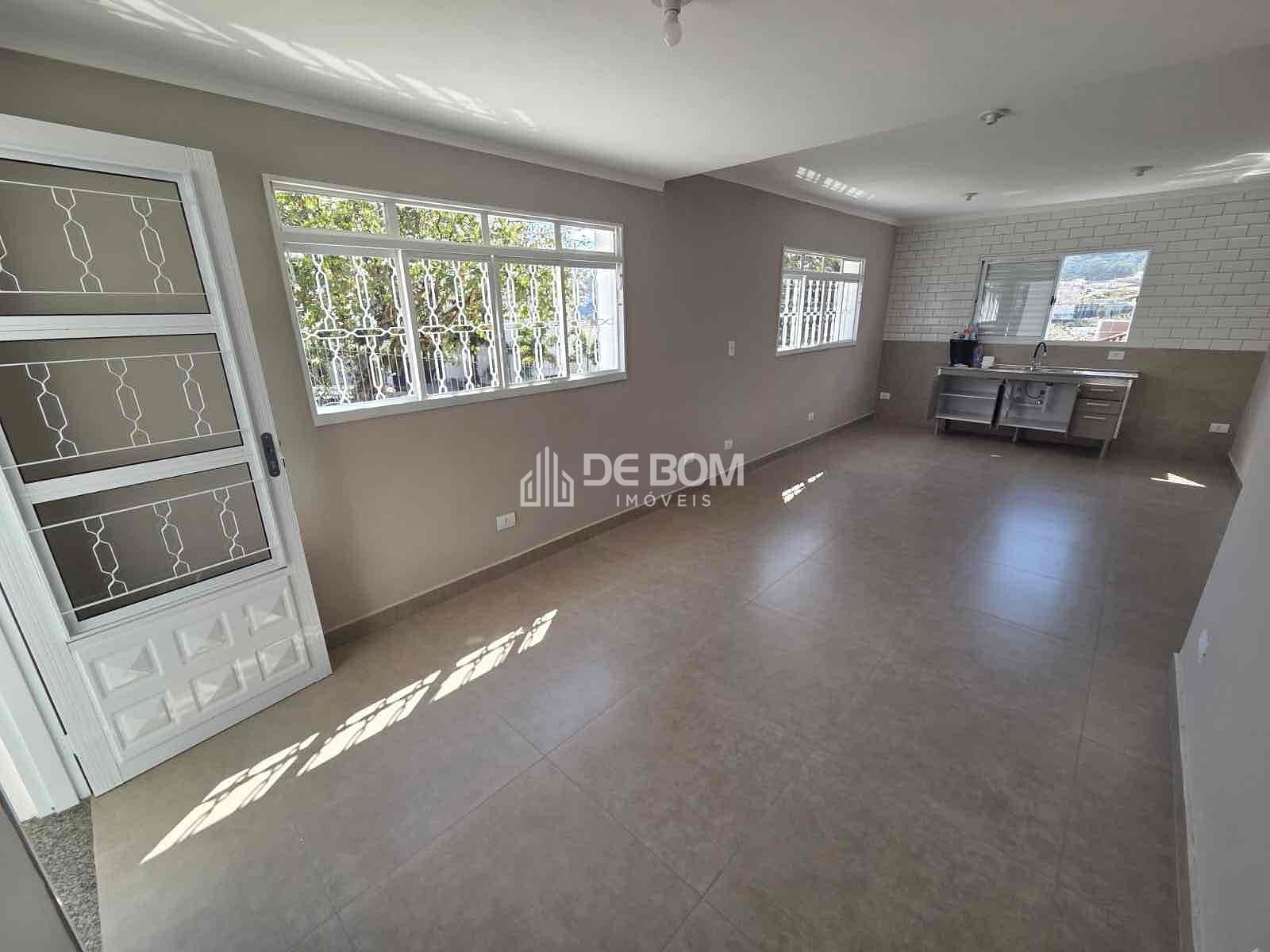 Casa para alugar com 3 quartos, 220m² - Foto 1