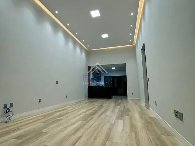 Casa com 250m² 3 quartos e 2 banheiros, à venda ou para alugar, no bairro Jacaré em Cabreúva