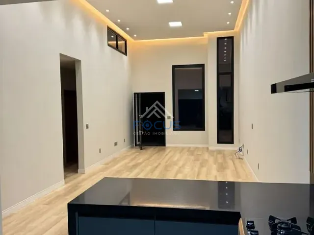Casa com 250m² 3 quartos e 2 banheiros, à venda ou para alugar, no bairro Jacaré em Cabreúva