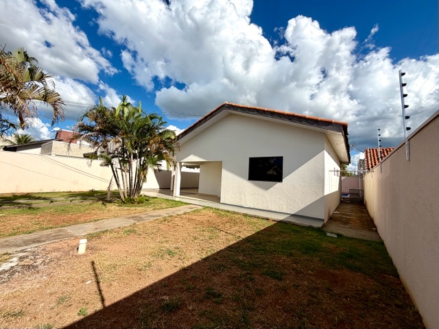 Casa 2 quartos e 2 banheiros, à venda, no bairro Parque do Sol em Nova Mutum