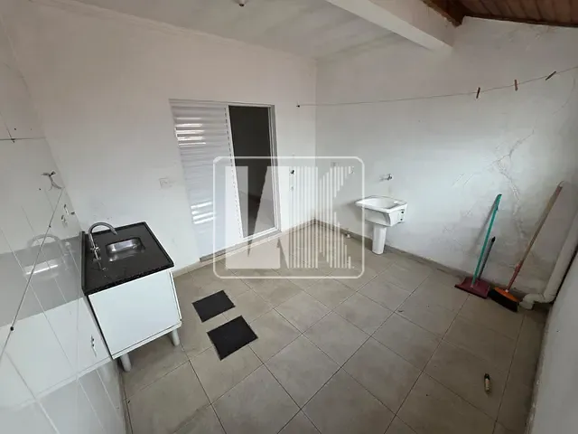 Casa com 60m² 1 quarto e 1 banheiro, para alugar, no bairro Vila Palmares em Santo André