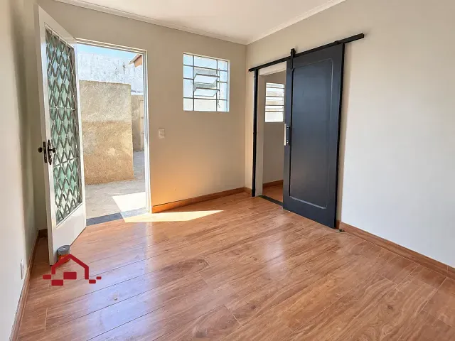 Casa 1 quarto e 1 banheiro, para alugar, no bairro Carlos Prates em Belo Horizonte