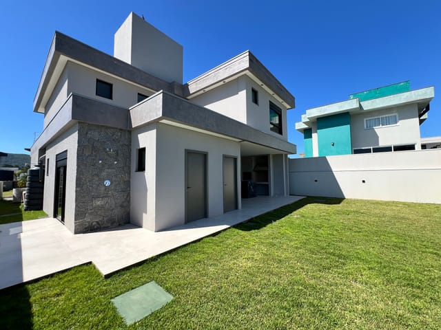 Casa com 423m² 4 quartos e 5 banheiros, à venda, no bairro São João do Rio Vermelho em Florianópolis