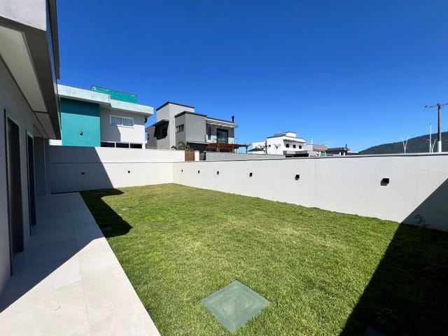 Casa com 423m² 4 quartos e 5 banheiros, à venda, no bairro São João do Rio Vermelho em Florianópolis