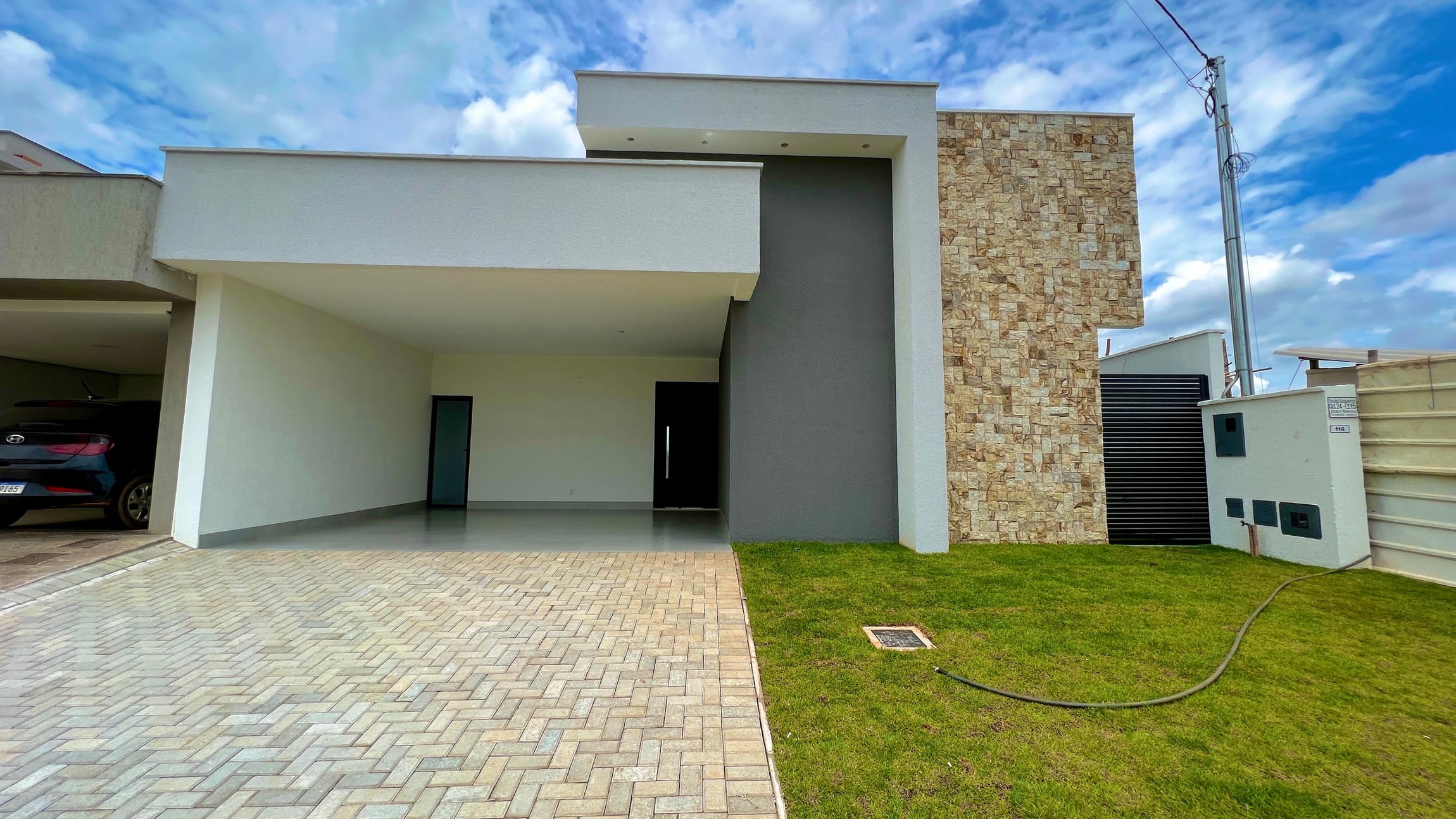 Casa Térrea de 3 quartos sendo 1 suíte piscina e 4 vagas de garagem à venda no Jardins Bolonha - Senador Canedo - GO