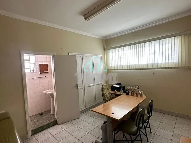 Casa com 480m² 5 quartos e 2 banheiros, à venda, no bairro Centro em Taubaté