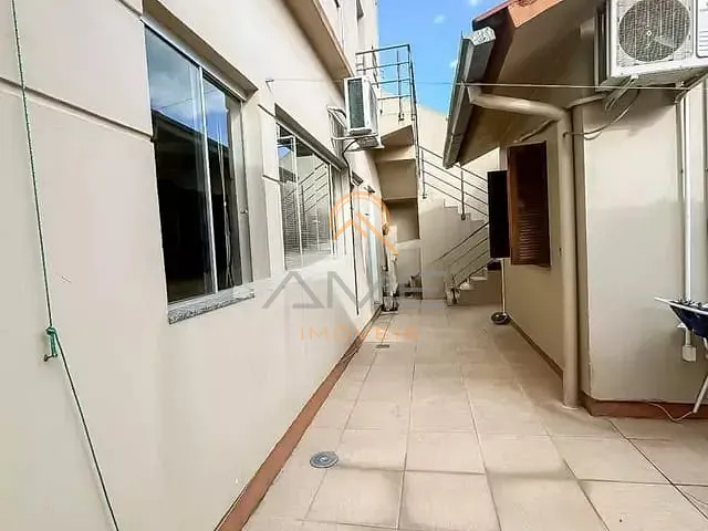 Casa 3 quartos e 4 banheiros, à venda, no bairro Areal em Pelotas