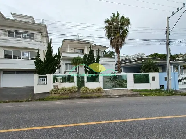 Casa com 240m² 3 quartos e 3 banheiros, à venda, no bairro Pedra Branca em Palhoça