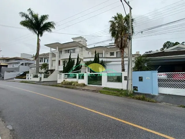 Casa com 240m² 3 quartos e 3 banheiros, à venda, no bairro Pedra Branca em Palhoça