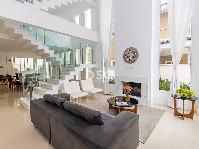 Casa com 595m² 5 quartos e 5 banheiros, à venda, no bairro Santa Felicidade em Curitiba
