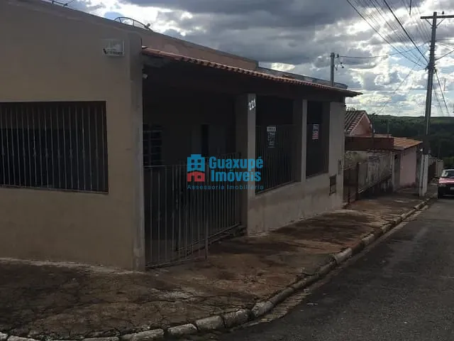 Casa com 217m², à venda, no bairro Parque dos Municípios I em Guaxupé