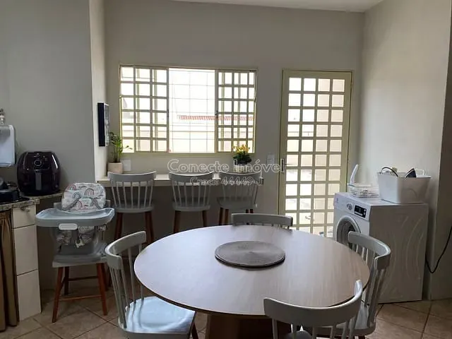 Casa com 300m² 3 quartos e 2 banheiros, à venda, no bairro Morada das Flores em Holambra