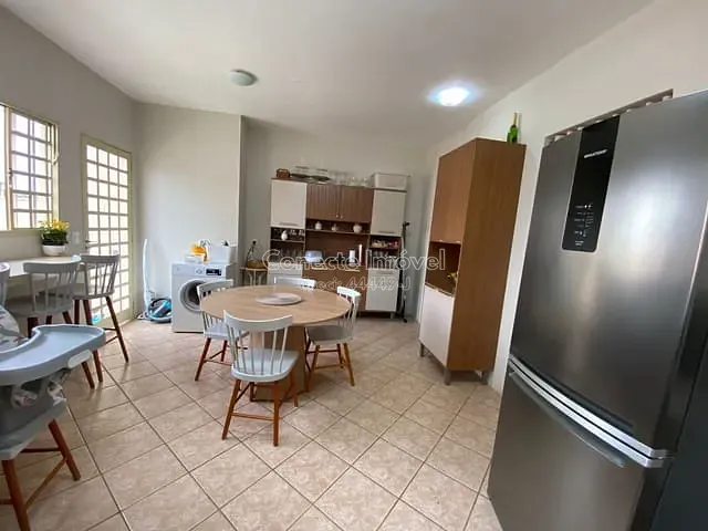 Casa com 300m² 3 quartos e 2 banheiros, à venda, no bairro Morada das Flores em Holambra