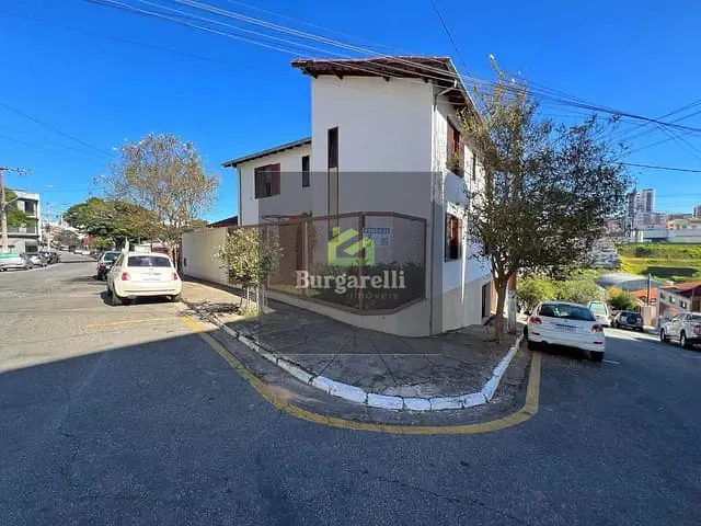Casa com 255m² 3 quartos e 3 banheiros, à venda, no bairro Padre Dehon em Lavras
