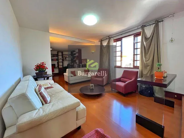 Casa com 255m² 3 quartos e 3 banheiros, à venda, no bairro Padre Dehon em Lavras