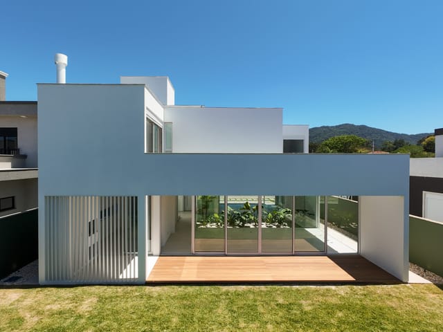 Casa com 513m² 4 quartos e 5 banheiros, à venda, no bairro São João do Rio Vermelho em Florianópolis