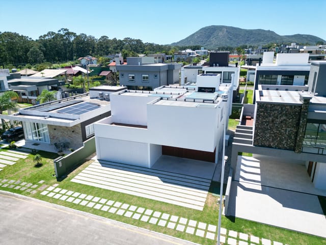 Casa com 513m² 4 quartos e 5 banheiros, à venda, no bairro São João do Rio Vermelho em Florianópolis