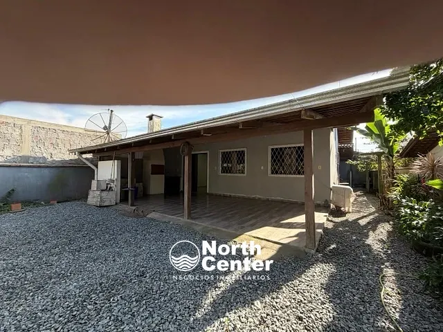 Casa 4 quartos e 2 banheiros, à venda, no bairro Centro em Balneário Barra do Sul