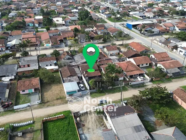 Casa 4 quartos e 2 banheiros, à venda, no bairro Centro em Balneário Barra do Sul