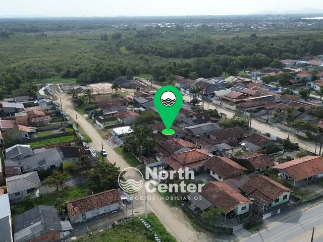 Casa 4 quartos e 2 banheiros, à venda, no bairro Centro em Balneário Barra do Sul