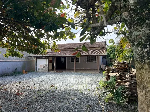 Casa 4 quartos e 2 banheiros, à venda, no bairro Centro em Balneário Barra do Sul