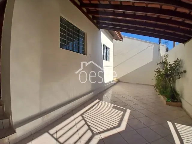 Casa com 250m² 3 quartos e 1 banheiro, para alugar, no bairro Residencial Furlan em Santa Bárbara D'Oeste