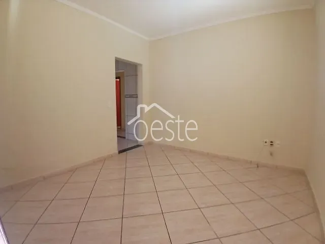 Casa com 250m² 3 quartos e 1 banheiro, para alugar, no bairro Residencial Furlan em Santa Bárbara D'Oeste