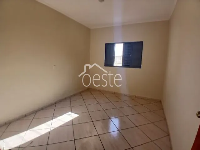 Casa com 250m² 3 quartos e 1 banheiro, para alugar, no bairro Residencial Furlan em Santa Bárbara D'Oeste