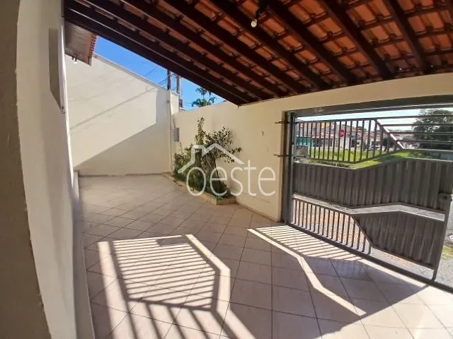 Casa com 250m² 3 quartos e 1 banheiro, para alugar, no bairro Residencial Furlan em Santa Bárbara D'Oeste