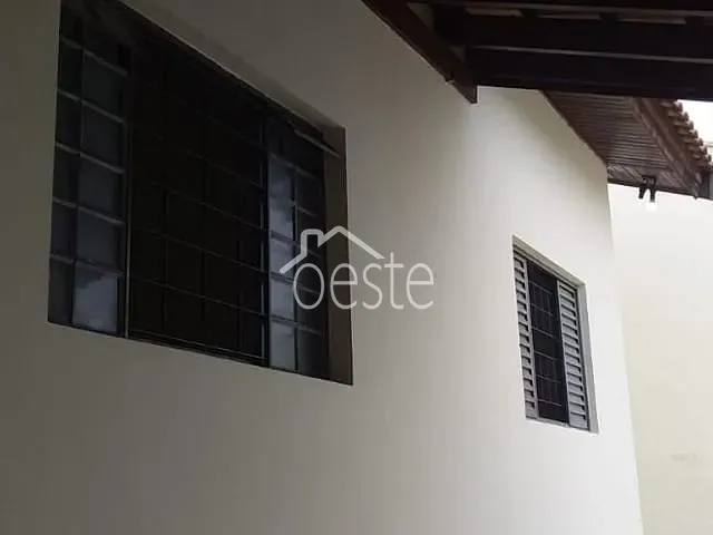 Casa com 250m² 3 quartos e 1 banheiro, para alugar, no bairro Residencial Furlan em Santa Bárbara D'Oeste