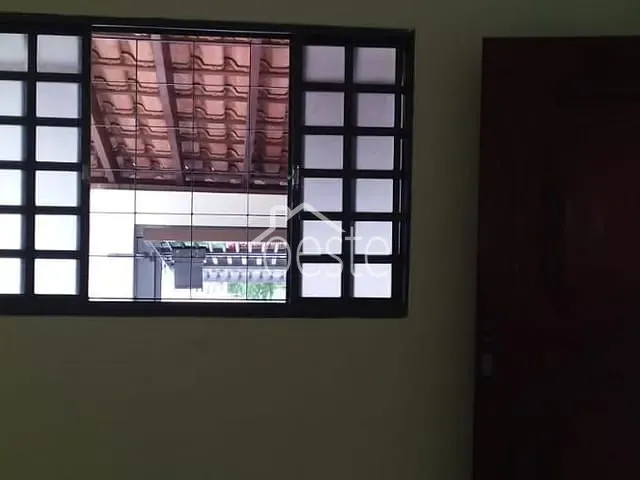 Casa com 250m² 3 quartos e 1 banheiro, para alugar, no bairro Residencial Furlan em Santa Bárbara D'Oeste