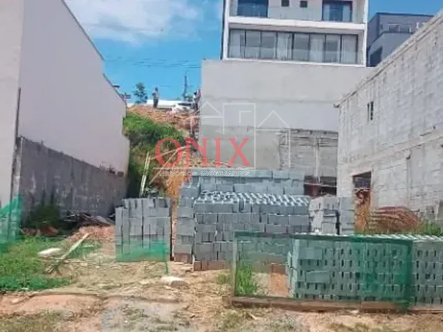 Casa com 250m² 3 quartos e 2 banheiros, à venda, no bairro Cézar de Souza em Mogi das Cruzes