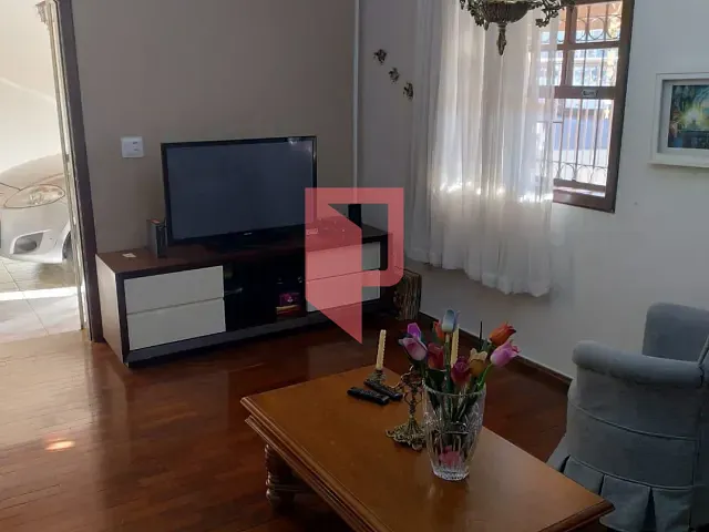Casa com 360m² 4 quartos e 3 banheiros, à venda, no bairro Caiçaras em Belo Horizonte