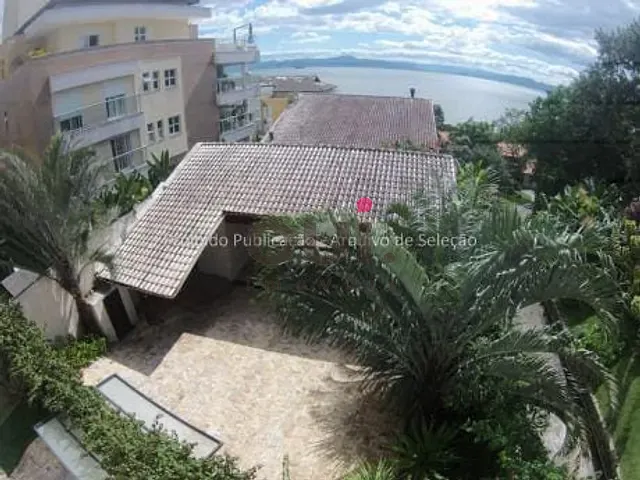 Casa com 800m², à venda, no bairro João Paulo em Florianópolis