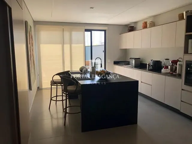 Casa com 300m² 3 quartos e 1 banheiro, à venda, no bairro Jardim São José em Bragança Paulista