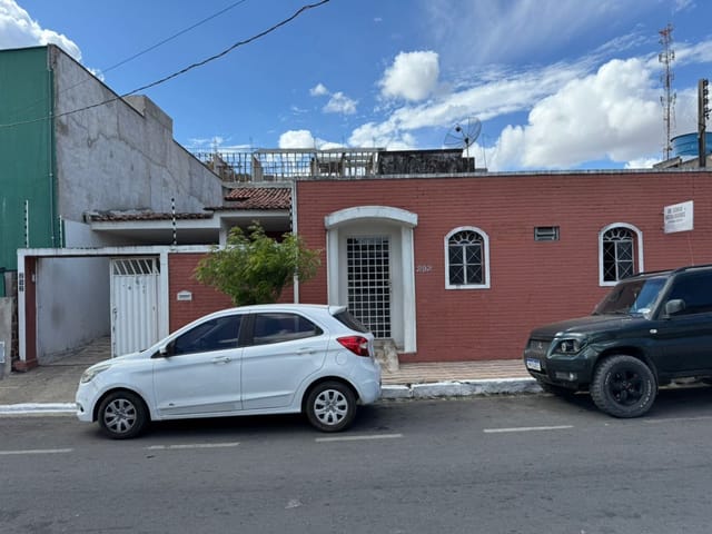 Casa com 360m² 6 quartos e 4 banheiros, à venda, no bairro Centro em Arapiraca