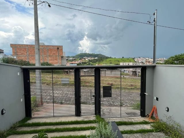 Casa com 140m², à venda, no bairro Jardim Primavera em Cambuí