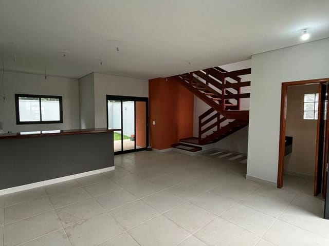 Casa com 140m², à venda, no bairro Jardim Primavera em Cambuí