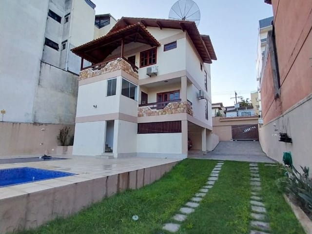 Casa com 465m² 6 quartos e 4 banheiros, à venda, no bairro Riviera Fluminense em Macaé