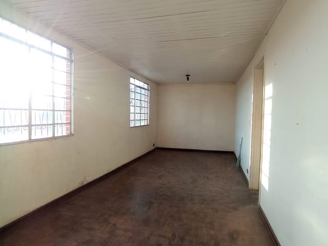 Casa com 315m² 3 quartos e 1 banheiro, à venda ou para alugar, no bairro Uvaranas em Ponta Grossa