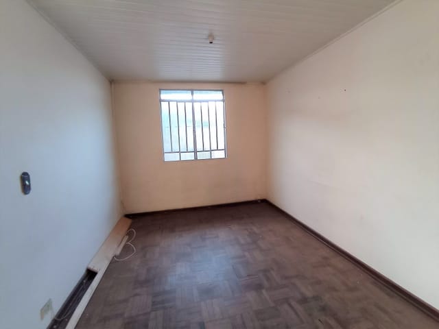 Casa com 315m² 3 quartos e 1 banheiro, à venda ou para alugar, no bairro Uvaranas em Ponta Grossa