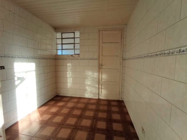Casa com 315m² 3 quartos e 1 banheiro, à venda ou para alugar, no bairro Uvaranas em Ponta Grossa