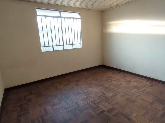 Casa com 315m² 3 quartos e 1 banheiro, à venda ou para alugar, no bairro Uvaranas em Ponta Grossa