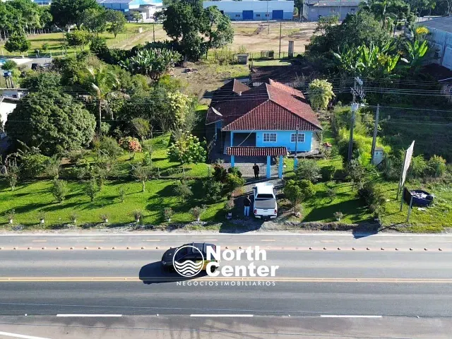 Casa com 2400m² 3 quartos e 3 banheiros, para alugar, no bairro Areias Pequenas em Araquari