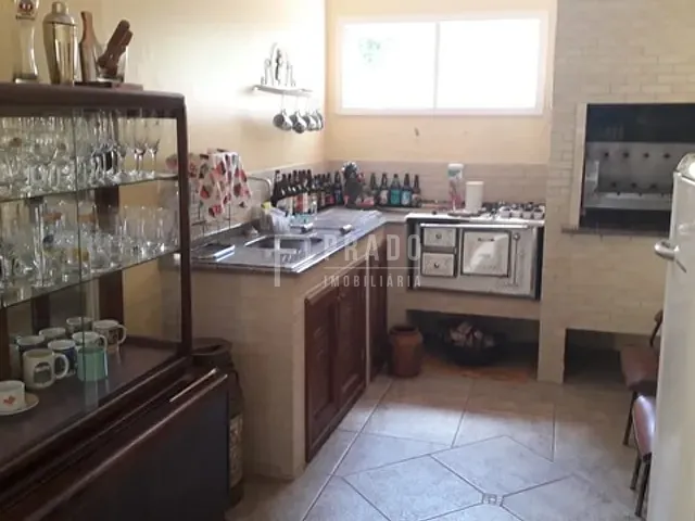 Casa com 228m² 5 quartos e 3 banheiros, à venda, no bairro Centro em Pelotas