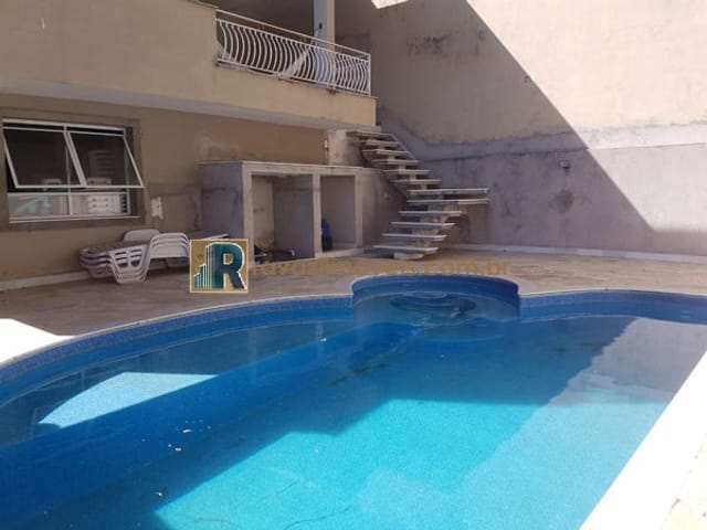 Casa com 300m² 3 quartos e 3 banheiros, à venda, no bairro Via Castelli em Louveira