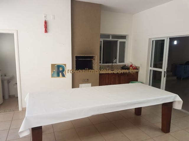 Casa com 300m² 3 quartos e 3 banheiros, à venda, no bairro Via Castelli em Louveira