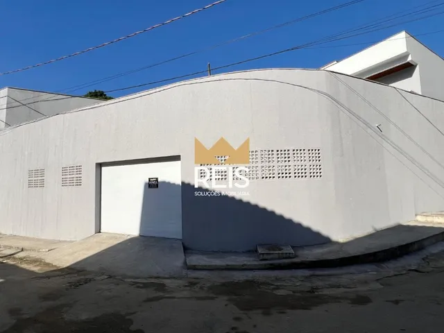 Casa 2 quartos e 1 banheiro, à venda, no bairro Campo Grande em Rio de Janeiro